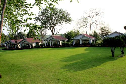 Hotel Kaziranga Golf Resort