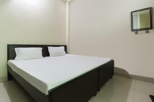 Spot On 48520 Hotel Shobhan