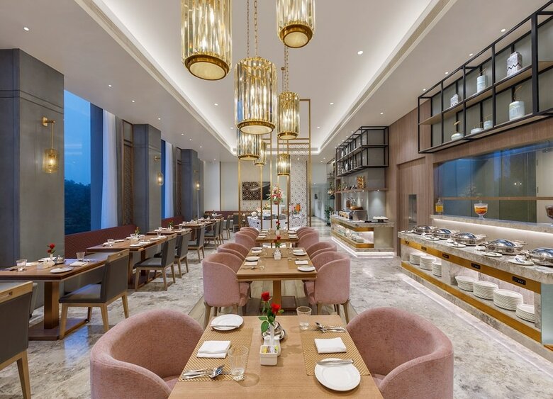 Hotel Bellevue Sarovar Portico