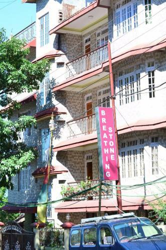 Hotel Chas Breathing Stone
