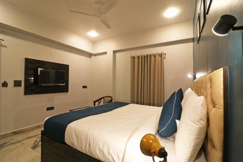 Hotel Silverkey Executive Stays 36995 Ambika Inn Complex