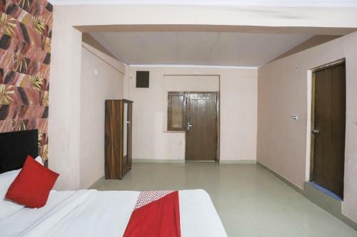 Oyo 74656 Hotel Quadis