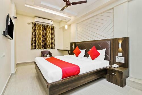 Hotel Oyo 30677 Kalyan Nx
