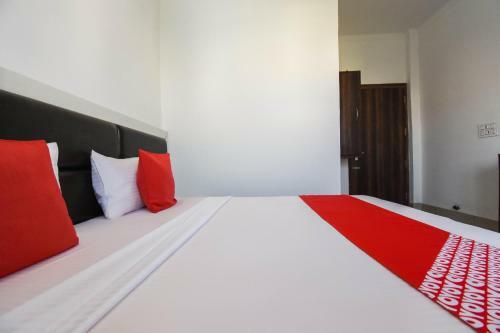 Oyo 62051 Hotel Bhardwaj