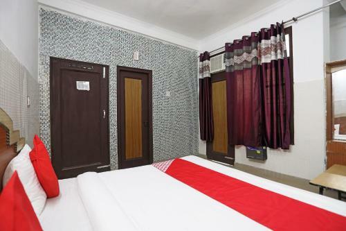 Oyo 49556 Hotel Shree Maa Palace