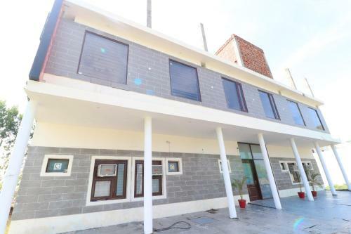 Oyo 24122 Hotel Sharnam