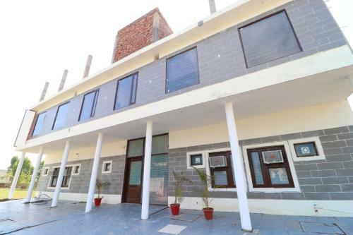 Oyo 24122 Hotel Sharnam
