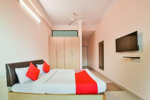 Oyo 37212 Hotel Soft Petals By Arn Group