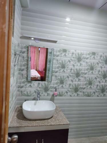 Hostal Paradise Leh Residency