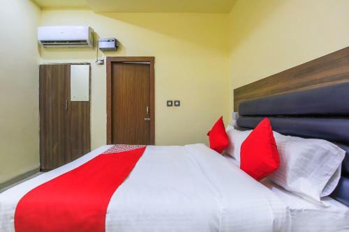 Oyo 35652 Hotel Baba Genext