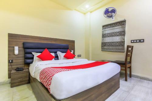 Oyo 35652 Hotel Baba Genext