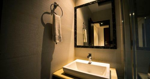 Hotel Crossroad