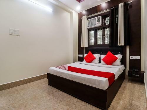 Oyo 70903 Hotel Rudra