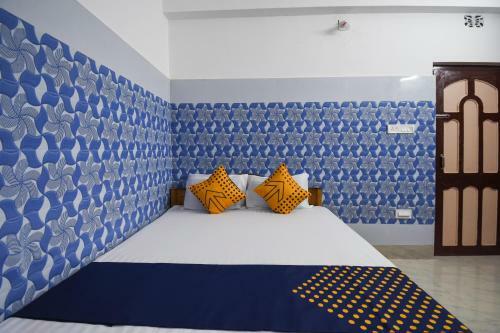 Oyo 70903 Hotel Rudra