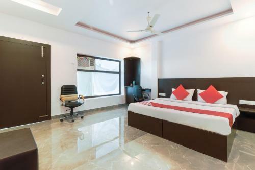 Oyo 44175 Hotel Surya Inn