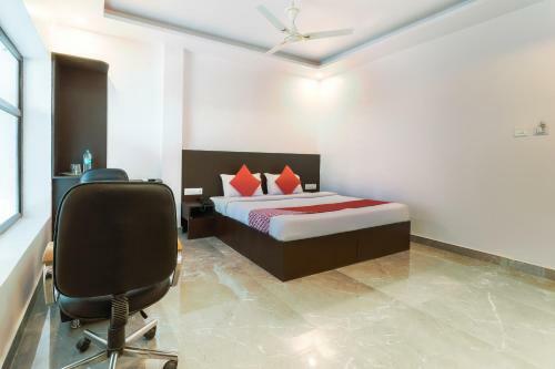 Oyo 44175 Hotel Surya Inn