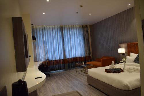 Hotel Deep Clarks Inn Lucknow