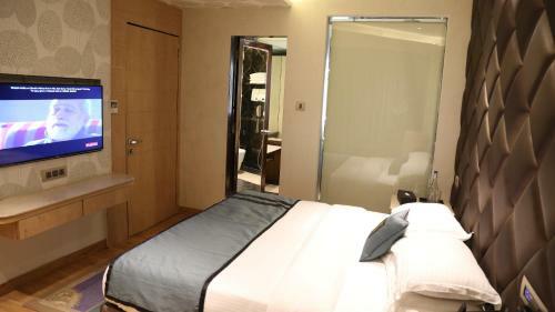 Hotel V