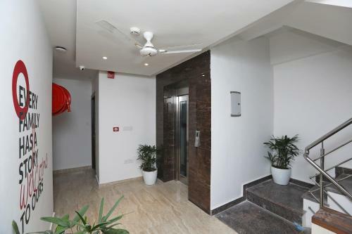 Hotel Collection O 42661 One8 Wave Mall