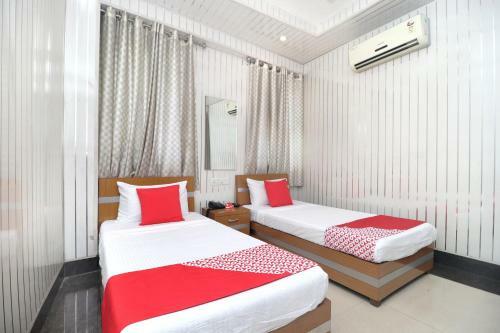 Oyo 14533 Hotel Mohan