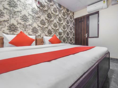 Oyo 70184 Hotel Golden Bird