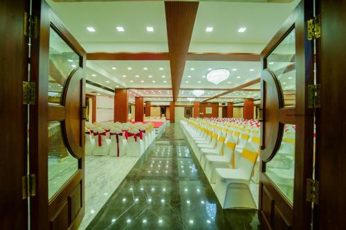 Hotel Grand Padappai Residency