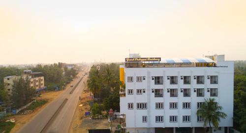 Hotel Grand Padappai Residency