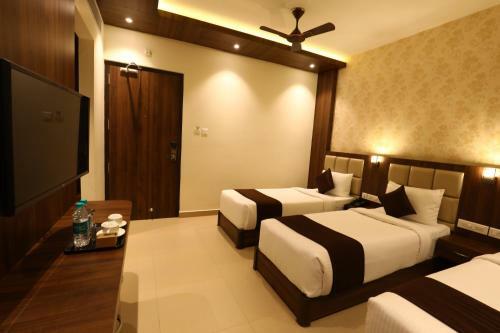 Hotel Mayuraa Residency