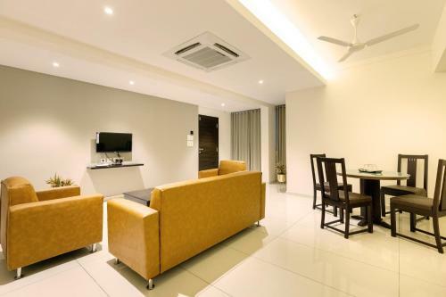Hotel Paramount Suites & Service Apartments