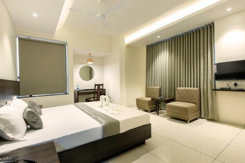 Hotel Paramount Suites & Service Apartments