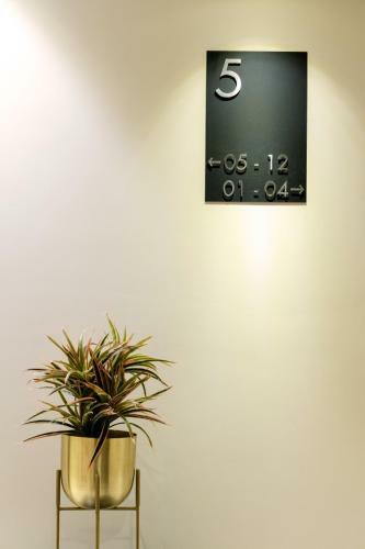 Hotel Paramount Suites & Service Apartments