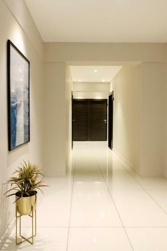 Hotel Paramount Suites & Service Apartments