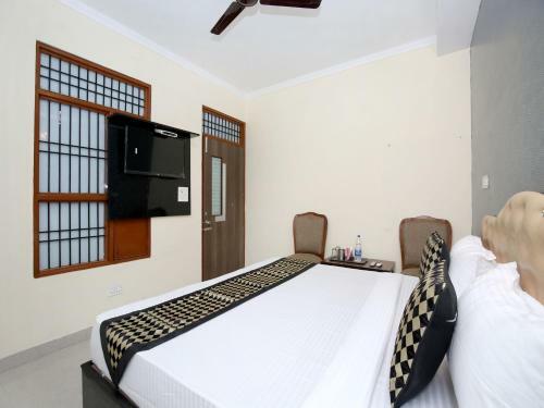 Oyo 12745 Hotel Red House
