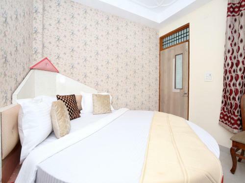 Oyo 12745 Hotel Red House