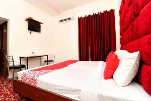 Oyo 24066 Hotel Rr Villa