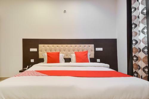 Oyo 65425 Hotel Red Hut