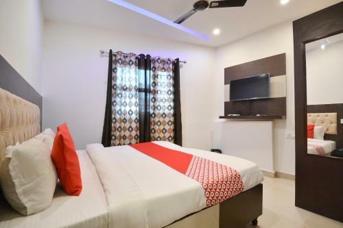 Oyo 65425 Hotel Red Hut