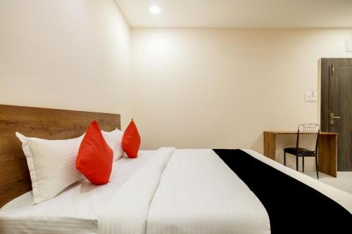 Capital O74889 Hotel Solitude 24