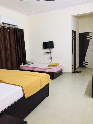 Hotel Amritam - Near Prem Mandir