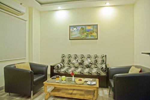 Spring Sky Mughalsarai By Shrigo Hotels