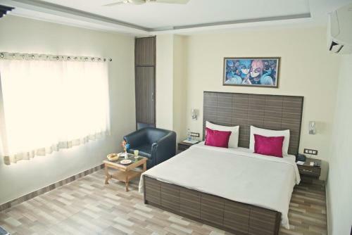 Spring Sky Mughalsarai By Shrigo Hotels