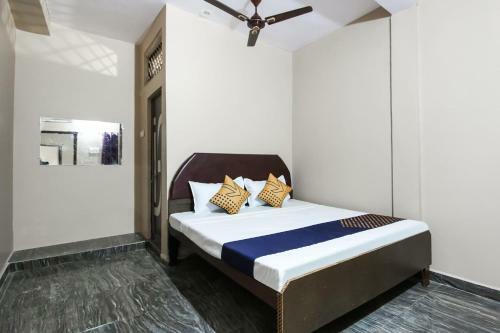 Spot On 64837 Hotel Madhur Prem