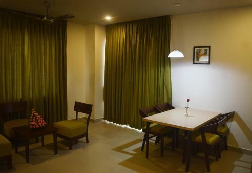 Hotel Riveria By Raj
