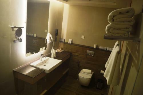 Hotel Riveria By Raj