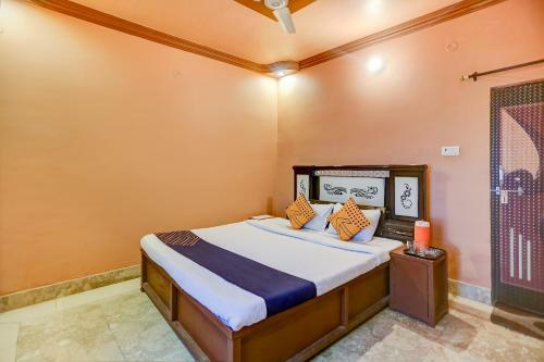 Spot On 72002 Hotel Sarojani Palace