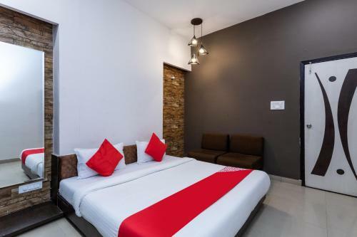Oyo 75938 Hotel Central Point
