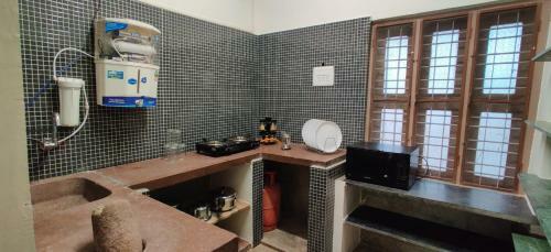 Charming 3bhk Near Apollo Hospital