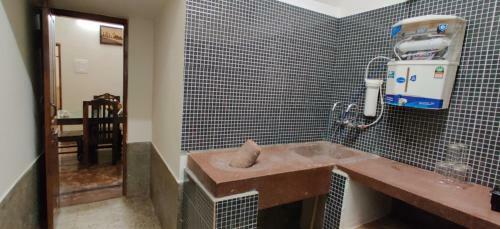 Charming 3bhk Near Apollo Hospital