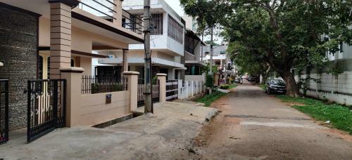 Charming 3bhk Near Apollo Hospital