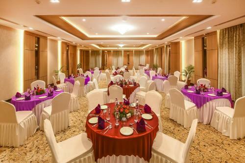 Hotel Emerald Clarks Inn Suites